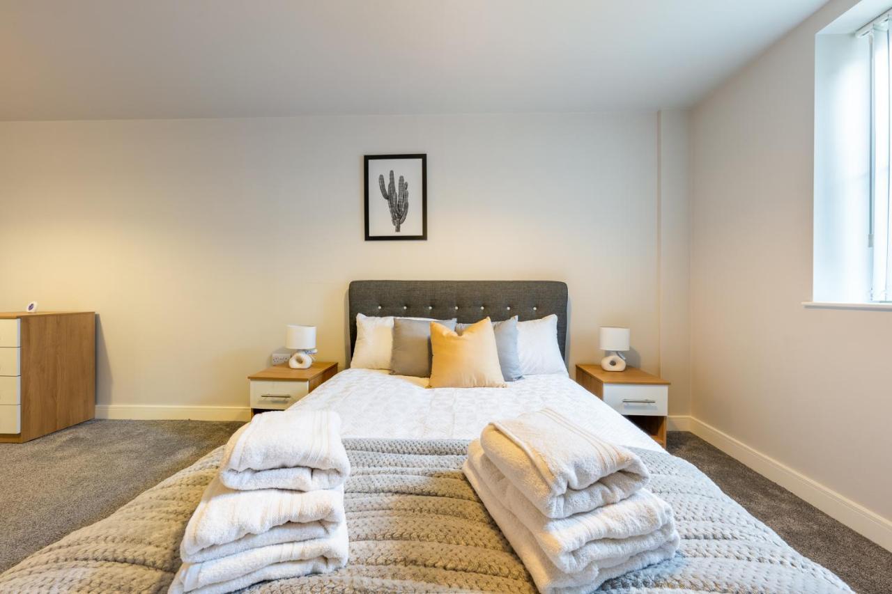 Lovely 4-Sleeper Apartment In Central Slough With Free Parking المظهر الخارجي الصورة