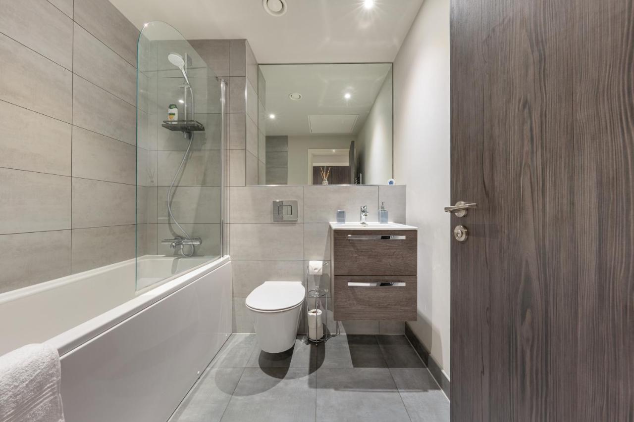 Lovely 4-Sleeper Apartment In Central Slough With Free Parking المظهر الخارجي الصورة
