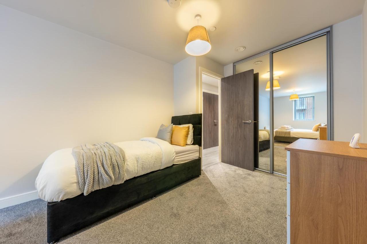 Lovely 4-Sleeper Apartment In Central Slough With Free Parking المظهر الخارجي الصورة