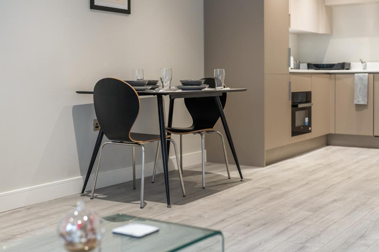 Lovely 4-Sleeper Apartment In Central Slough With Free Parking المظهر الخارجي الصورة