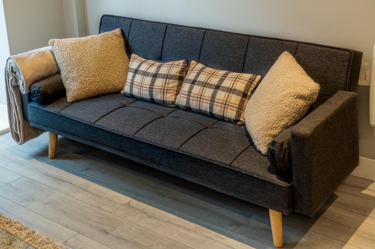Lovely 4-Sleeper Apartment In Central Slough With Free Parking المظهر الخارجي الصورة