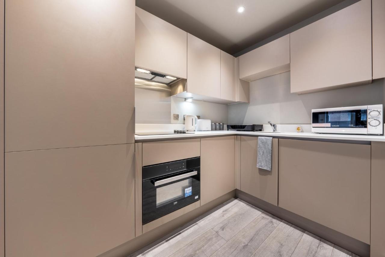 Lovely 4-Sleeper Apartment In Central Slough With Free Parking المظهر الخارجي الصورة