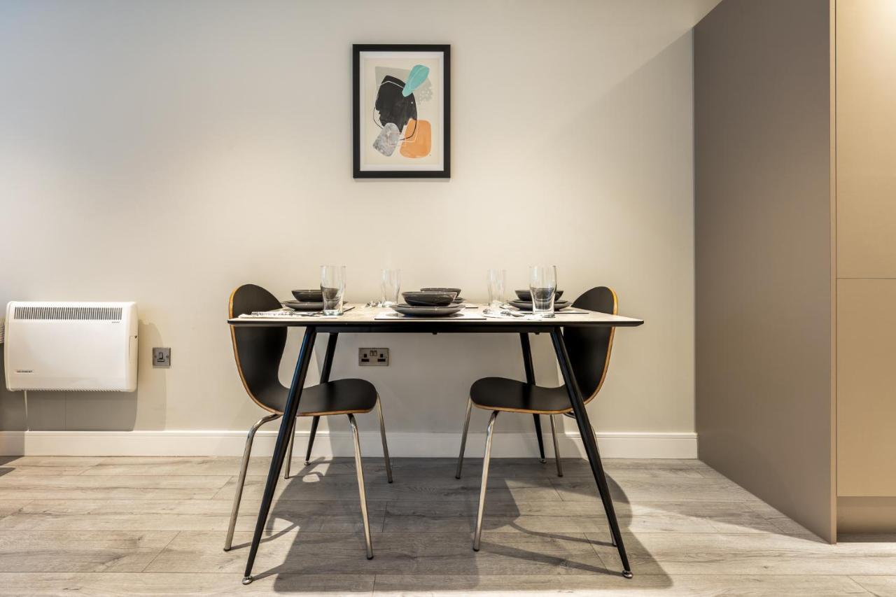 Lovely 4-Sleeper Apartment In Central Slough With Free Parking المظهر الخارجي الصورة