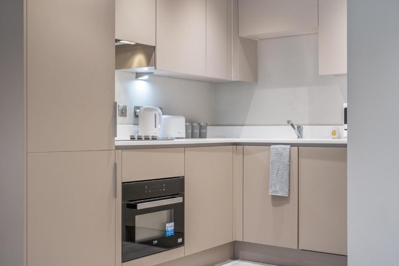 Lovely 4-Sleeper Apartment In Central Slough With Free Parking المظهر الخارجي الصورة