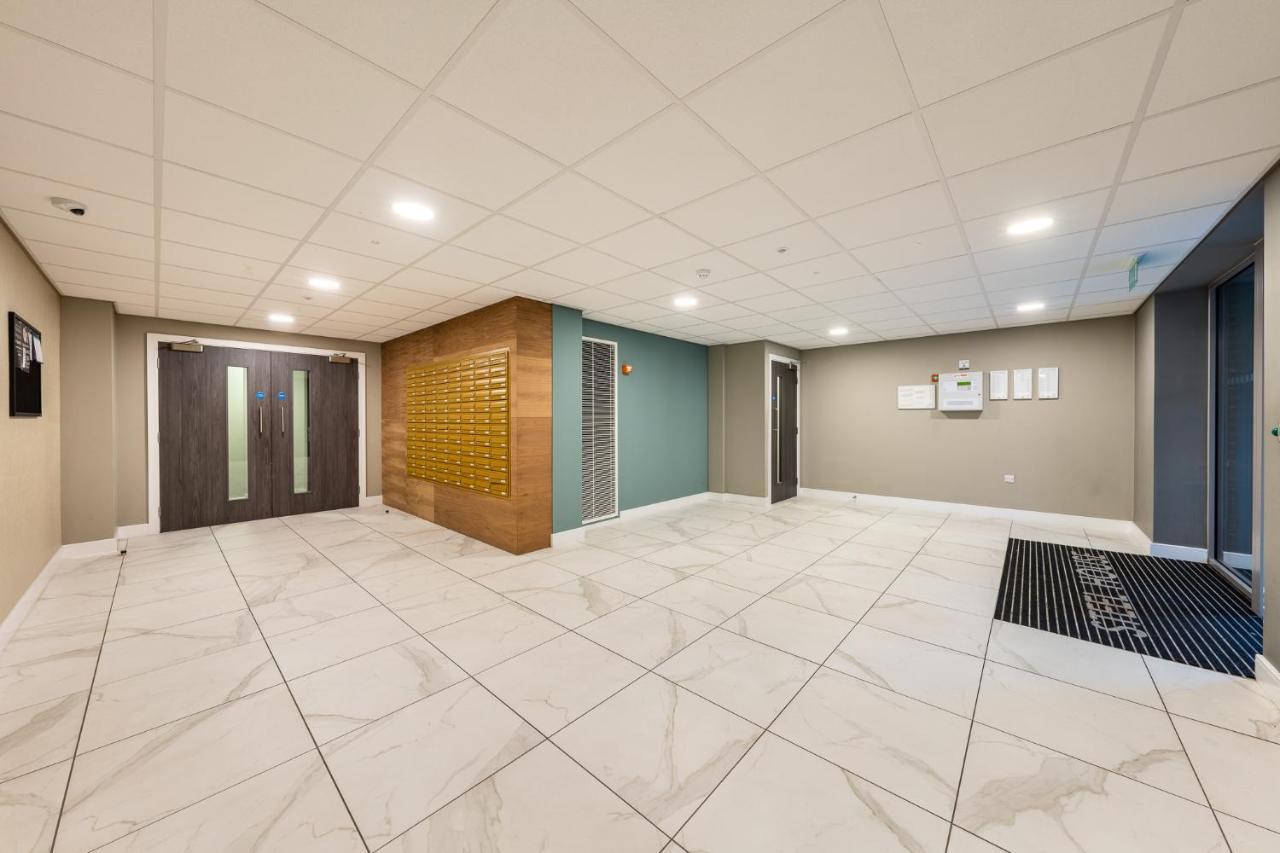 Lovely 4-Sleeper Apartment In Central Slough With Free Parking المظهر الخارجي الصورة